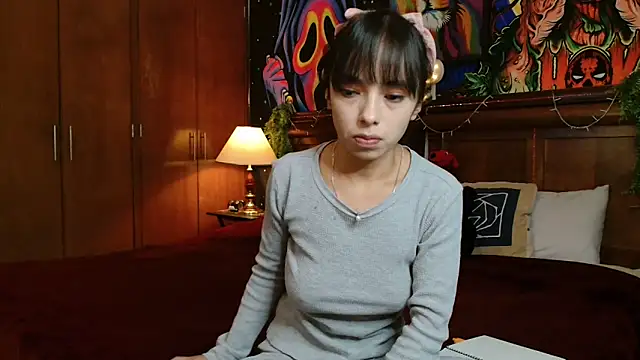 Snapshot of MINI_Petite chatting on 12.21.24 MINI Petite online show from 12.21.24