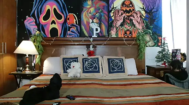 Snapshot of MINI_Petite chatting on 12.23.24 MINI Petite online show from 12.23.24