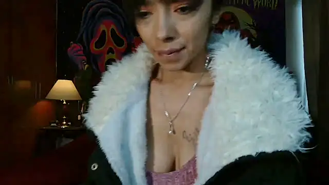 Snapshot of MINI_Petite chatting on 01.01.25 MINI Petite online show from 01.01.25