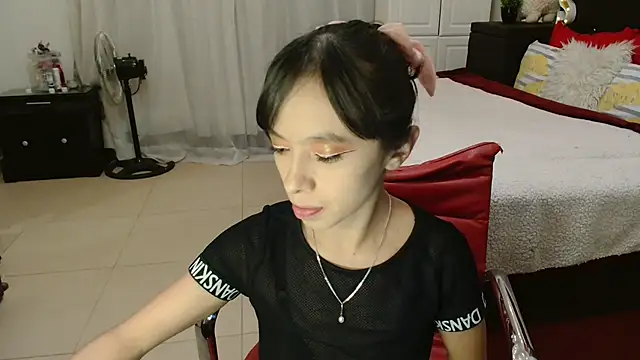 Snapshot of MINI_Petite chatting on 01.03.25 MINI Petite online show from 01.03.25