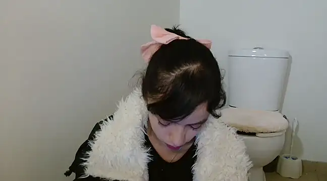 Snapshot of MINI_Petite chatting on 01.04.25 MINI Petite online show from 01.04.25