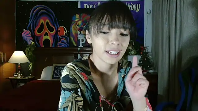 Snapshot of MINI_Petite chatting on 01.05.25 MINI Petite online show from 01.05.25