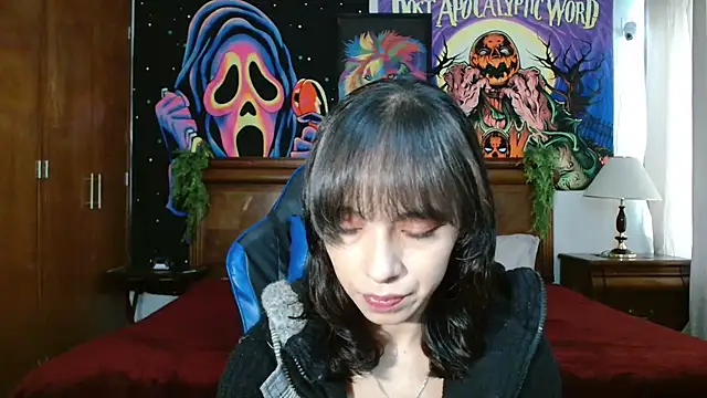 Snapshot of MINI_Petite chatting on 01.06.25 MINI Petite online show from 01.06.25