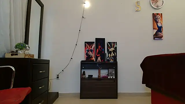 Snapshot of MINI_Petite chatting on 01.26.25 MINI Petite online show from 01.26.25