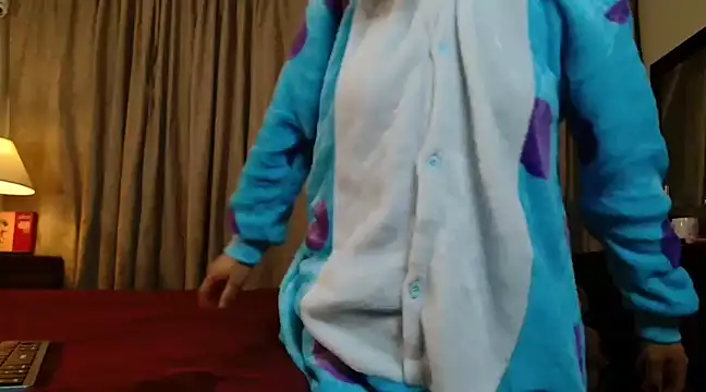 Snapshot of MINI_Petite chatting on 01.31.25 MINI Petite online show from 01.31.25