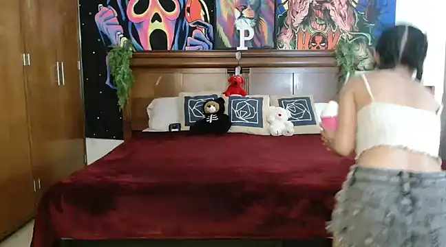 Snapshot of MINI_Petite chatting on 01.31.25 MINI Petite online show from 01.31.25