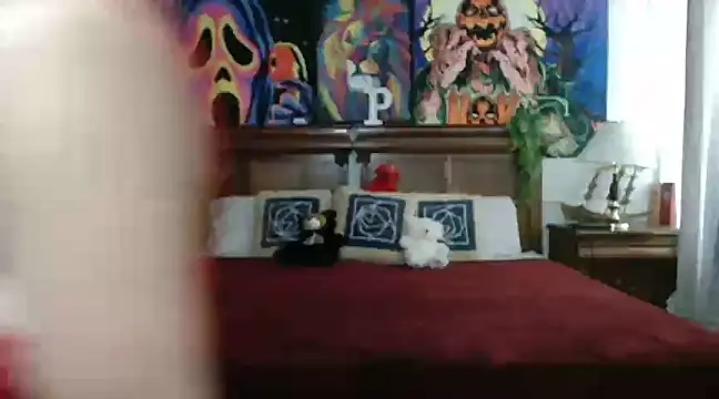 Snapshot of MINI_Petite chatting on 02.05.25 MINI Petite online show from 02.05.25