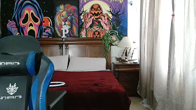 Snapshot of MINI_Petite chatting on 02.12.25 MINI Petite online show from 02.12.25