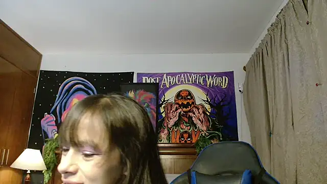 Snapshot of MINI_Petite chatting on 02.18.25 MINI Petite online show from 02.18.25