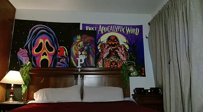 Snapshot of MINI_Petite chatting on 02.19.25 MINI Petite online show from 02.19.25