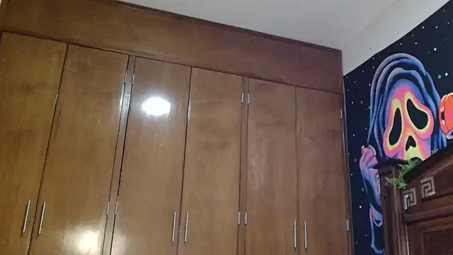 Snapshot of MINI_Petite chatting on 09.09.25 MINI Petite online show from 09.09.25