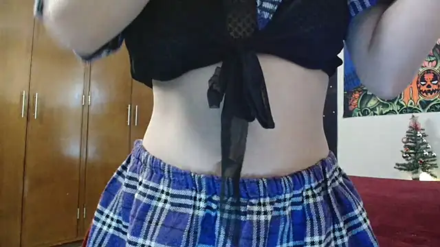 Snapshot of MINI_Petite chatting on 11.26.25 MINI Petite online show from 11.26.25