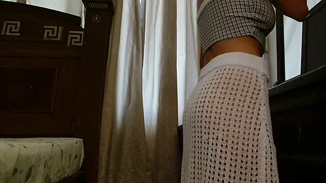 Snapshot of MINI_Petite chatting on 12.02.25 MINI Petite online show from 12.02.25