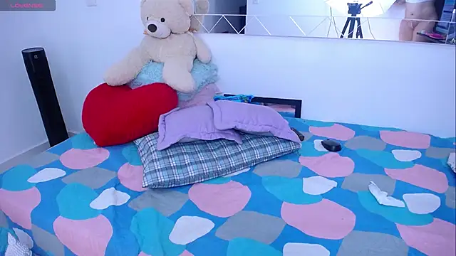 miaa-lee online show from 02.11.25