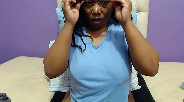 Snapshot of PeachAss4UU chatting on 02.27.25 PeachAss4UU online show from 02.27.25