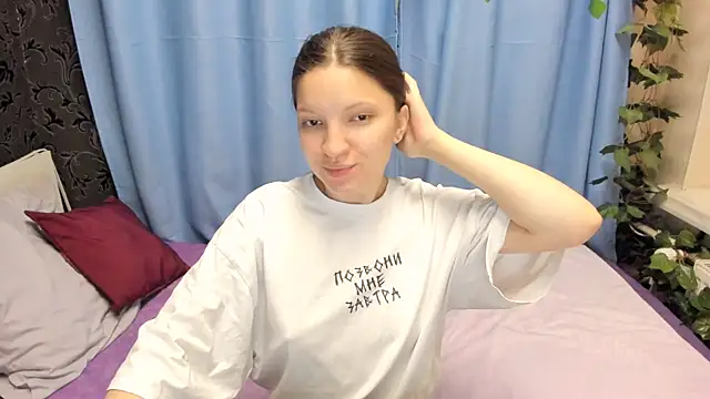 Snapshot of MelaniGrand chatting on 09.09.25 MelaniGrand online show from 09.09.25