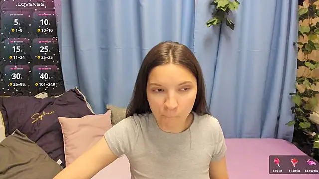 Snapshot of MelaniGrand chatting on 10.20.25 MelaniGrand online show from 10.20.25