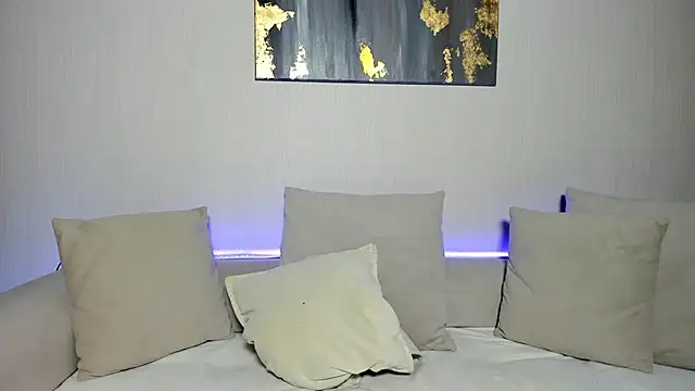 Snapshot of Mia_Callme chatting on 11.24.25 Mia Callme online show from 11.24.25