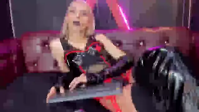 Victoria Badgal  online show from 12.18.24