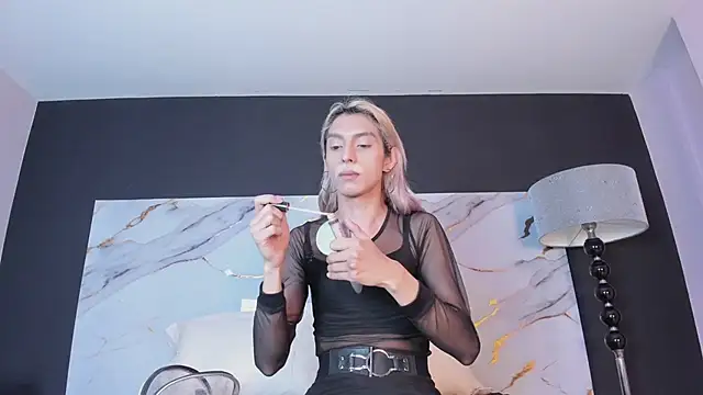 Victoria Badgal  online show from 02.24.25