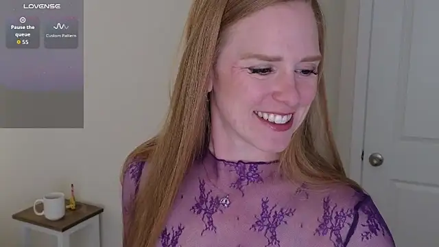 Snapshot of CharlotteDoe chatting on 10.05.25 CharlotteDoe online show from 10.05.25