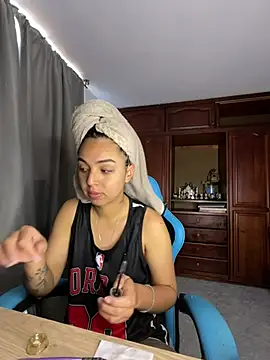 Miss Nicole online show from 06.19.26