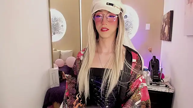 Yaki Tai online show from 04.12.26