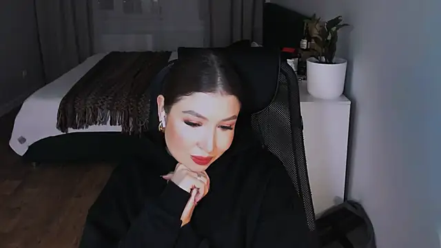 Eva Chris online show from 09.30.25