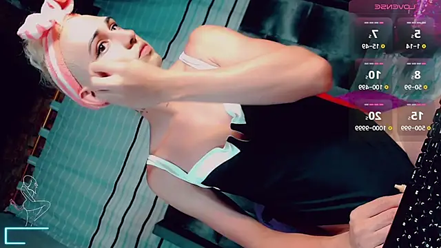 Snapshot of CharlotteBigCock chatting on 03.19.25 CharlotteBigCock online show from 03.19.25