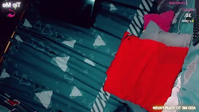 Snapshot of CharlotteBigCock chatting on 10.31.25 CharlotteBigCock online show from 10.31.25