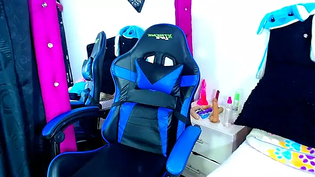 Snapshot of Jenng18 chatting on 02.14.26 Jenng18 online show from 02.14.26