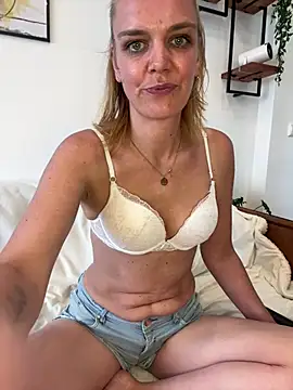 Snapshot of Suesse_Schnitte chatting on 07.14.26 Suesse Schnitte online show from 07.14.26