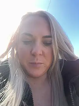 Snapshot of Bustyblondebabe32 chatting on 04.24.26 Bustyblondebabe32 online show from 04.24.26
