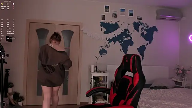 LisaLaas online show from 12.22.24