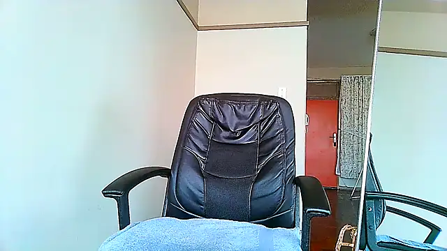 Snapshot of Charlie-Crawford chatting on 03.21.25 Charlie-Crawford online show from 03.21.25