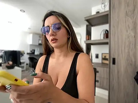 Anny Moore09 online show from 12.20.24