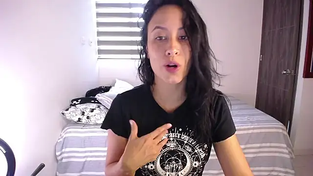 amyharlow 1 online show from 12.18.25