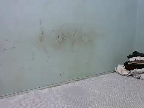 QUEEN-MARIAN online show from 11.17.25