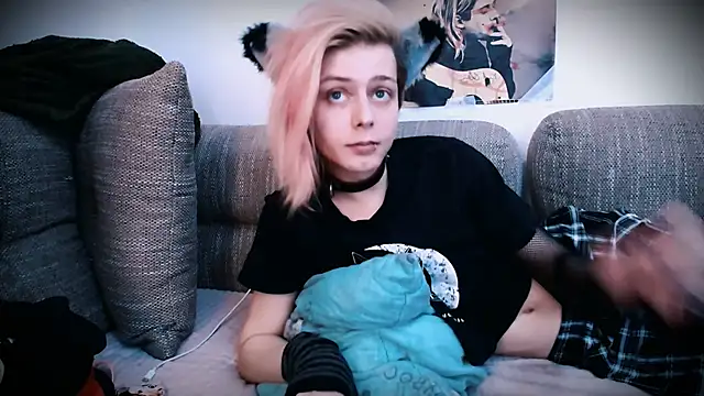 Littlepinkcat online show from 10.27.25