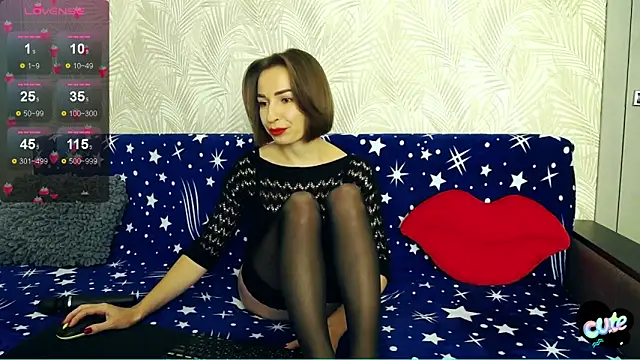 Snapshot of Millanorze chatting on 10.13.25 Millanorze online show from 10.13.25