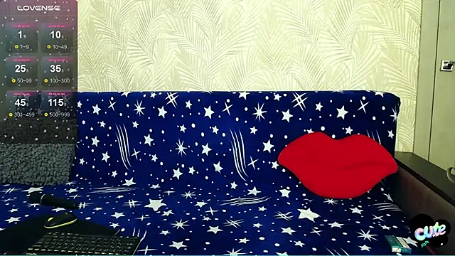 Snapshot of Millanorze chatting on 10.19.25 Millanorze online show from 10.19.25