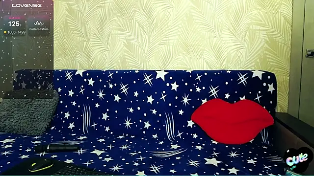 Snapshot of Millanorze chatting on 10.24.25 Millanorze online show from 10.24.25