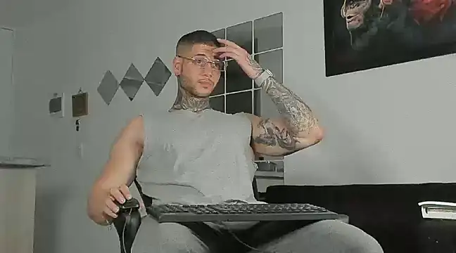 Snapshot of _jamesleandros1 chatting on 02.28.25 jamesleandros1 online show from 02.28.25