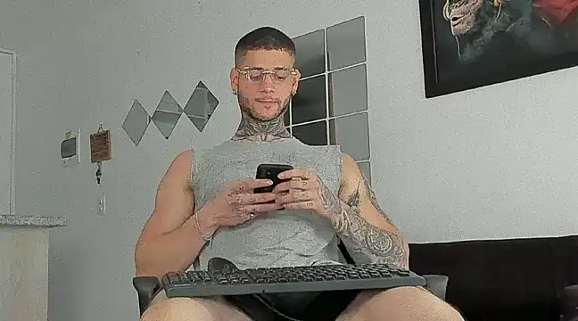 Snapshot of _jamesleandros1 chatting on 03.01.25 jamesleandros1 online show from 03.01.25