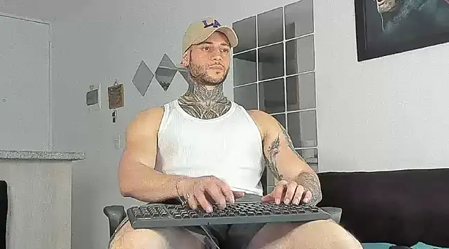 Snapshot of _jamesleandros1 chatting on 03.20.25 jamesleandros1 online show from 03.20.25
