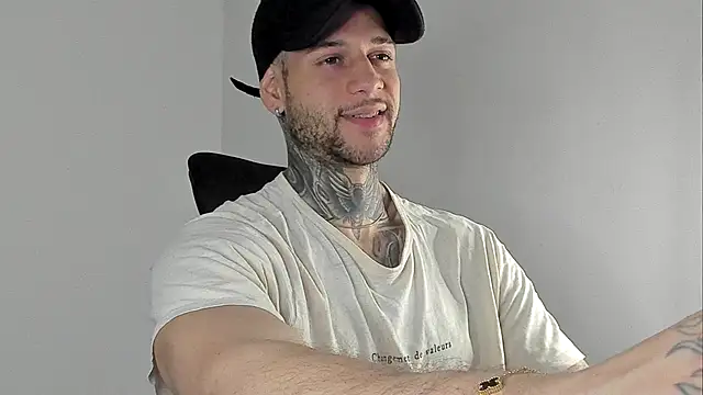 Snapshot of _jamesleandros1 chatting on 09.27.25 jamesleandros1 online show from 09.27.25