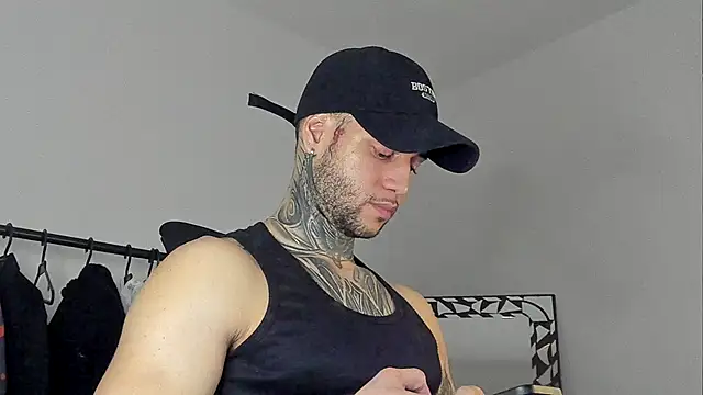 Snapshot of _jamesleandros1 chatting on 10.24.25 jamesleandros1 online show from 10.24.25