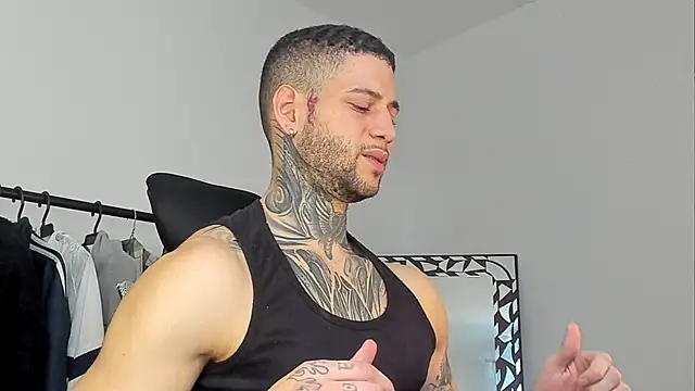 Snapshot of _jamesleandros1 chatting on 10.25.25 jamesleandros1 online show from 10.25.25