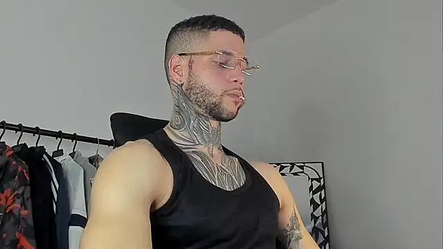 Snapshot of _jamesleandros1 chatting on 11.04.25 jamesleandros1 online show from 11.04.25