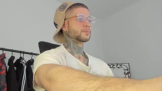 Snapshot of _jamesleandros1 chatting on 11.09.25 jamesleandros1 online show from 11.09.25